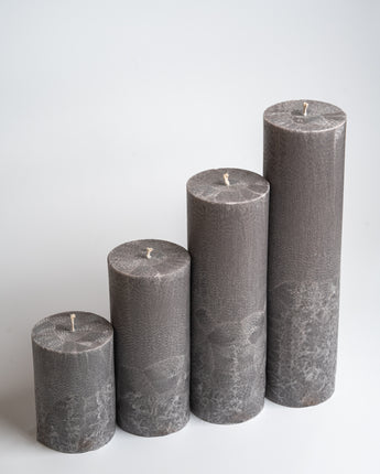 Elegant Silver Grey apvali cilindrinė žvakė